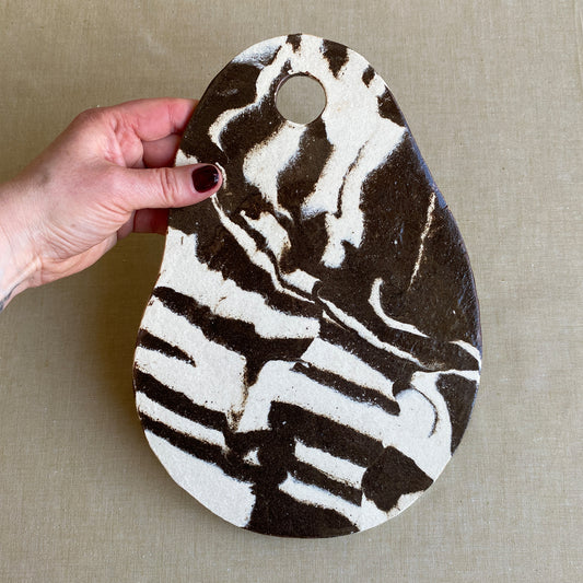 Handjord ostbricka – S – Orbit