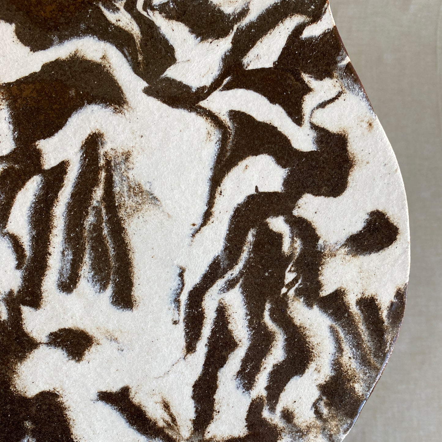 Handgjord ostbricka – M – Pluto