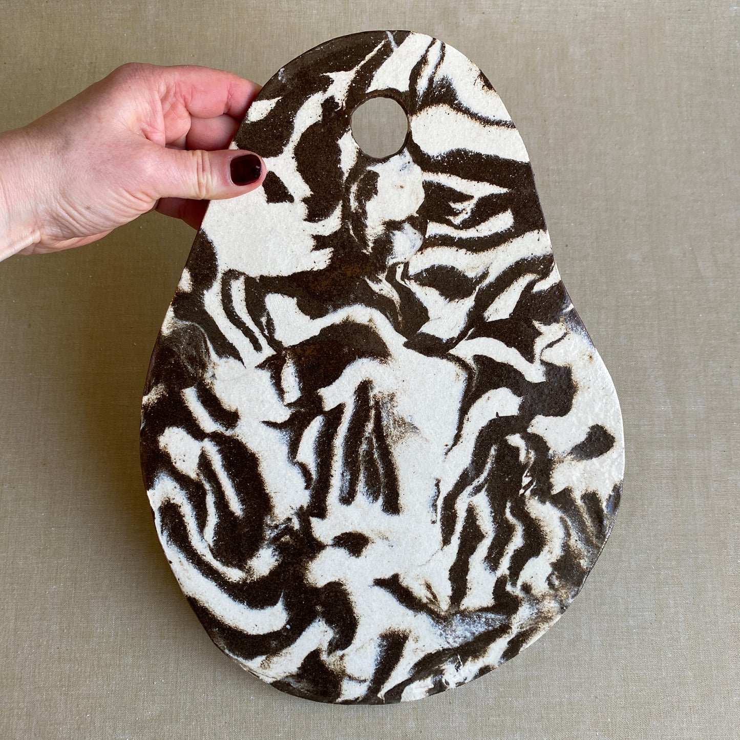 Handgjord ostbricka – M – Pluto